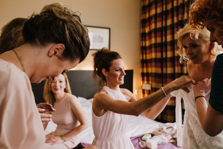 ubieranie Panny Młodej