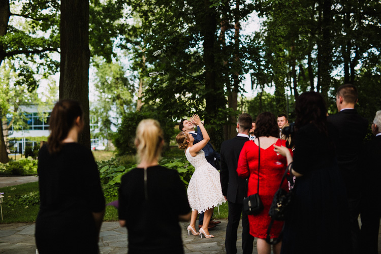 rzucanie kieliszków