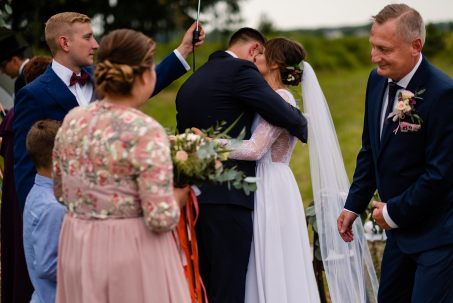 plenerowy ślub w dworze sarmata