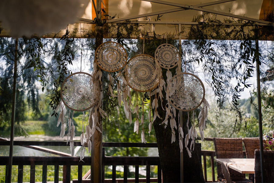 plenerowy ślub nad jeziorem