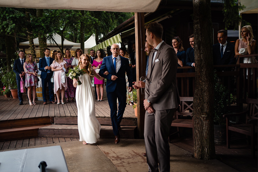 plenerowy ślub nad jeziorem