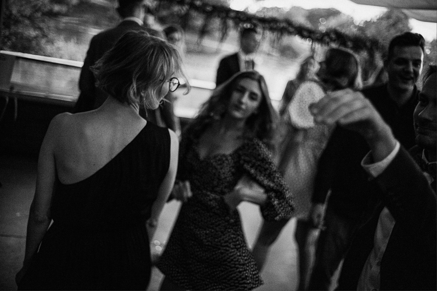 kameralny ślub nad jeziorem